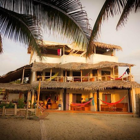 Beach Front Bungalows At The Coconut Canoa Exterior foto
